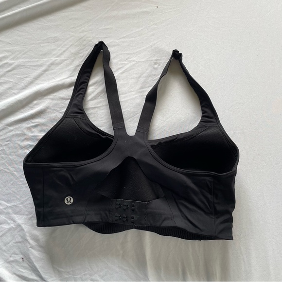 Lululemon All Powered Up Bra in black - Picture 2 of 5